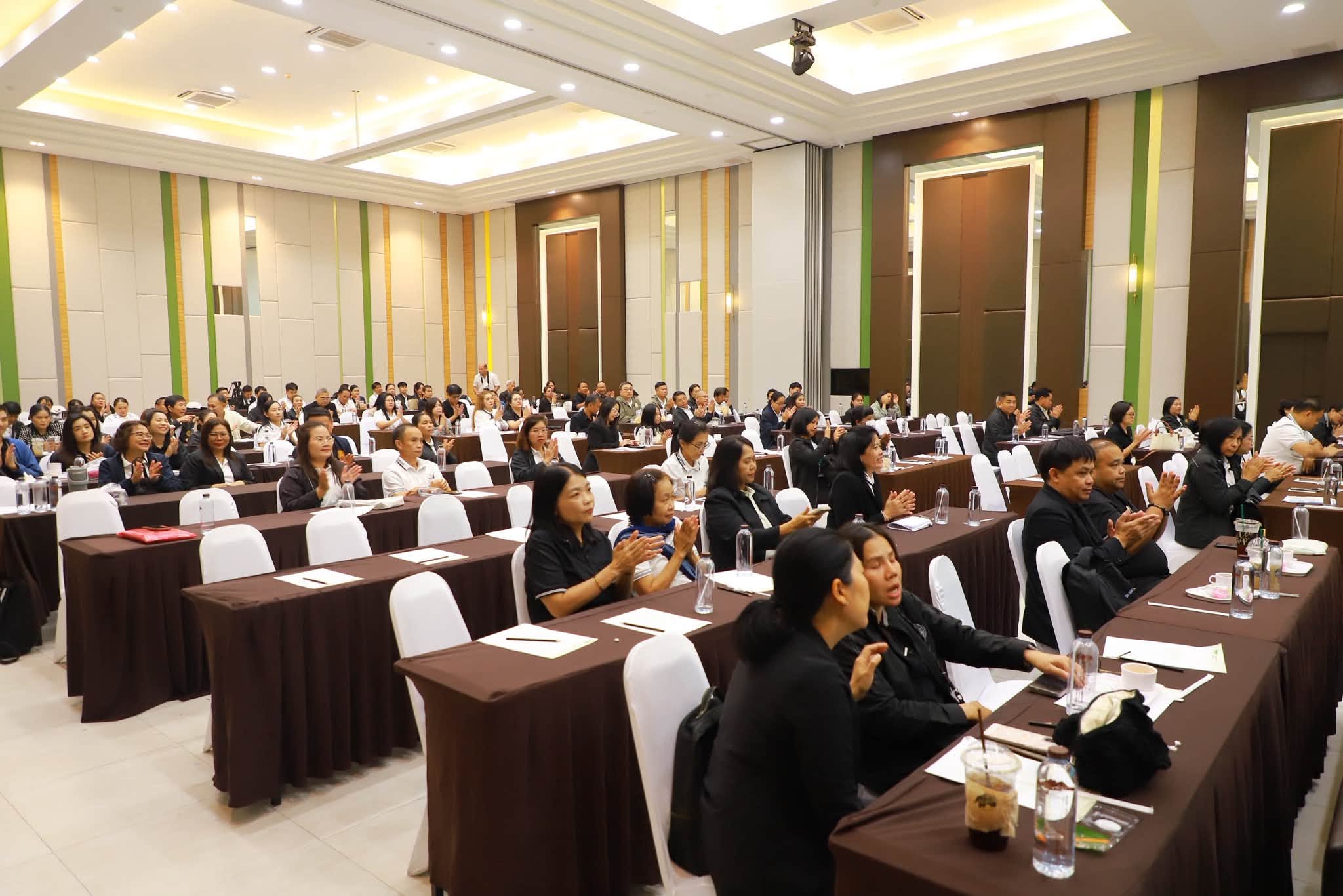 title - รองเลขาธิการ ส.ป.ก. ปิดโครงการสัมมนาฯ เดินหน้ายกระดับงานจัดที่ดิน-กองทุนฯ มุ่งเป้าขับเคลื่อนการดำเนินงานปี 2570